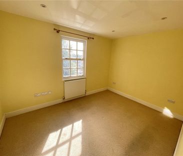 Wonderfully light 2 bedroom apartment in converted period building ... - Photo 5