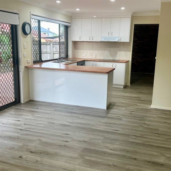Full renovated Large 5 Br House with 5 split air conditions + Study at Sunnybank Hills - Photo 1