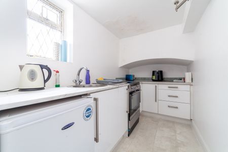 North End Road, W14, London - Photo 4