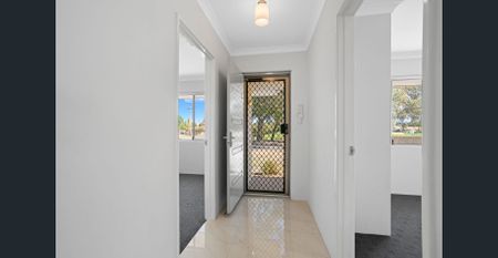 Modern spacious home - Photo 3