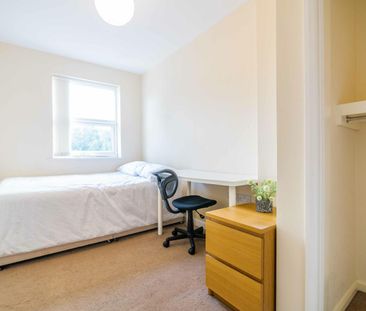 104 Fifth Avenue - Photo 3