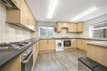 1 bedroom in a house share to rent - Photo 3