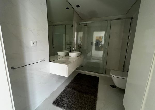 Apartamento T1 mobilado e equipado na zona do Cais da Fonte Nova (centro de Aveiro) .