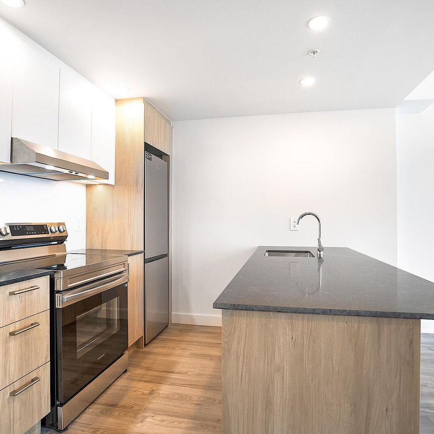 From bold architecture to sweeping skyline views, Skyla is where downtown Montréal living reaches its peak — in style - Photo 1