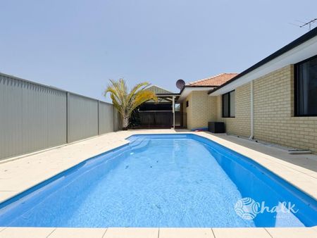COASTAL LIVING IN WAIKIKI - SPACIOUS FAMILY HOME - Photo 3