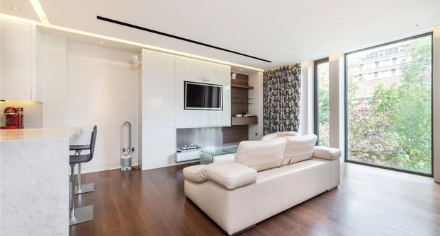 Queen Square, Bloomsbury, WC1N - Photo 1