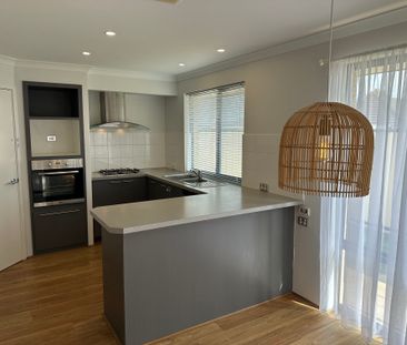 27 Lakewood Terrace, Clarkson WA 6030 - Photo 3