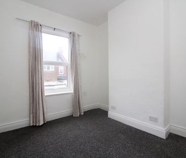 3 Bedroom Mid Terraced House - Photo 5