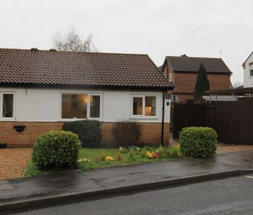 2 bedroom semi-detached bungalow to rent - Photo 3