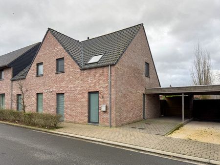 Halfopen woning met 3 slaapkamers, carport en tuin. - Foto 5