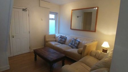 5 Bed - Granby Gardens, Reading - Photo 4