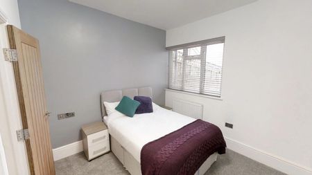 Double En-suite- Great Location - Photo 3