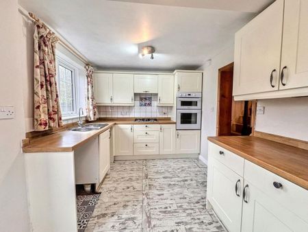 2 bedroom semi-detached house to rent - Photo 2