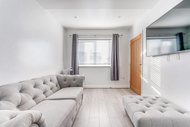 5 bedroom semi-detached house to rent - Photo 1