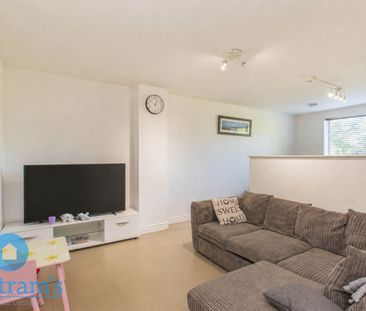 2 bed Flat for Rent - Photo 2