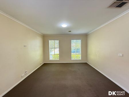 Spacious and charming 4 bedrooms house in Werribee - Photo 5