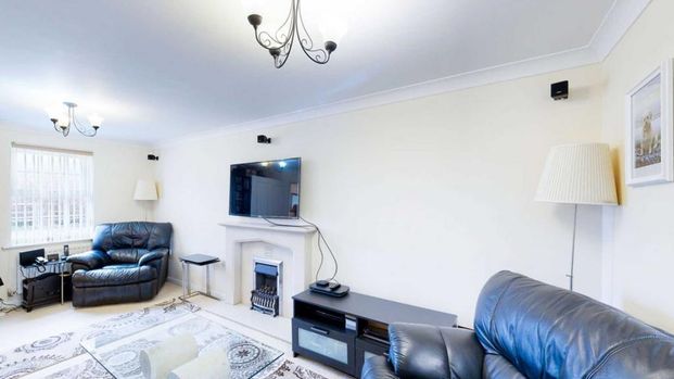 5 bedroom detached house to rent - Photo 1