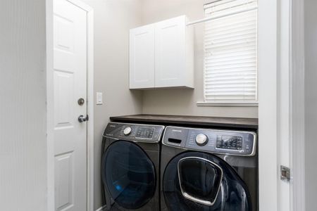 35487 Strathcona Court apartment — Abbotsford, BC (5-Bedroom) - 5 Bedroom - Photo 2