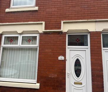 2 bedroom terraced house to rent - Photo 2