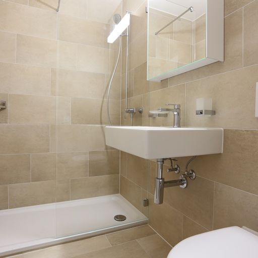 Sonnige 3,5-Zimmer-Dachwohnung Nähe der Langen Erlen - Photo 1