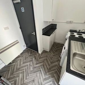 Claude Place, Cardiff - Photo 2