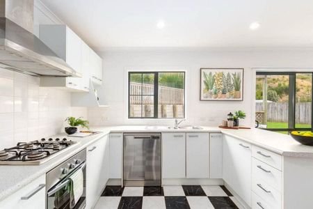 3BR 2.5 bath room Home in Churton Park - Photo 4
