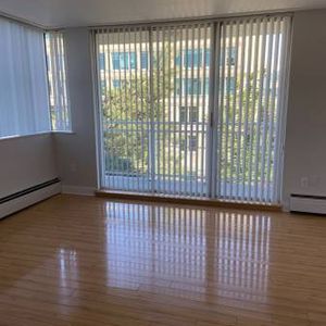 4th Floor studio at 550 west 12th Ave, Amazing unit, steps to VGH - Photo 2