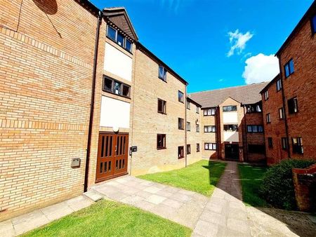 Spencer Court, Station Road, Rushden, Northants, NN10 - Photo 3