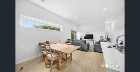 Stylish Three-Bedroom Home Ballarat East Complex - Photo 4
