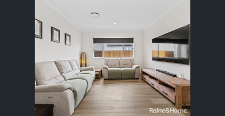 IMMACULATE FAMILY HOME IN SHORELINE - Photo 4