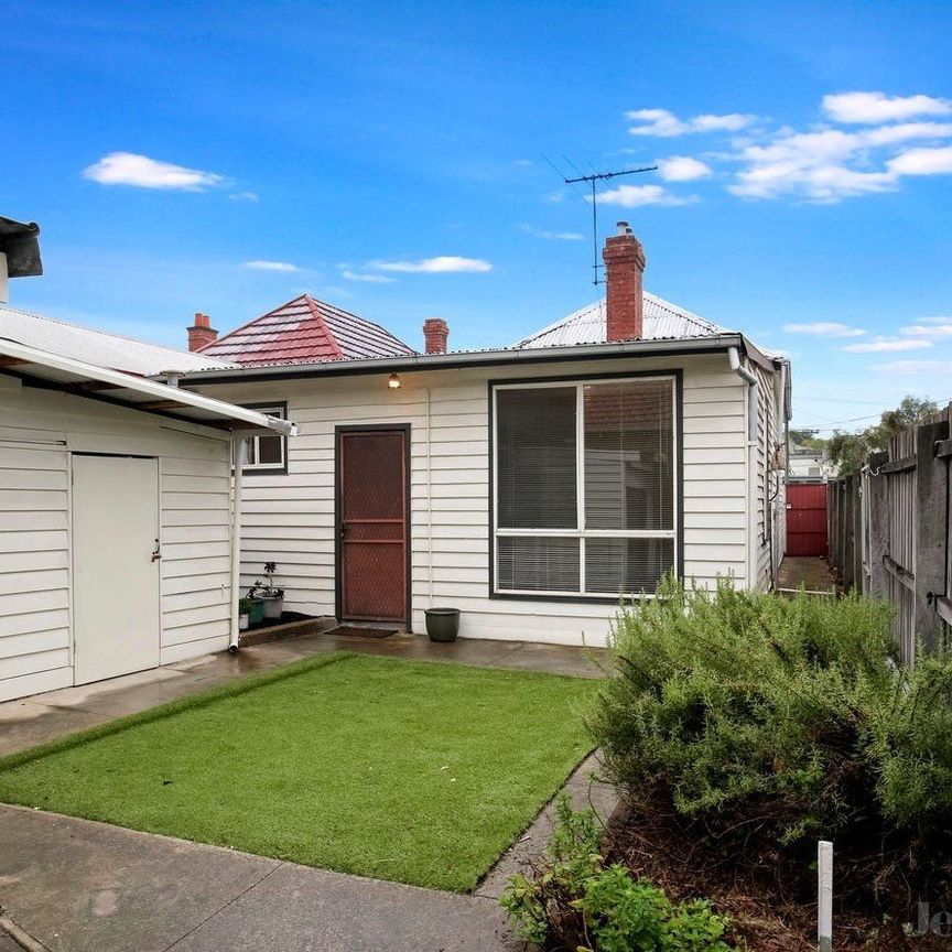 16 Dennis Street, Northcote - Photo 1