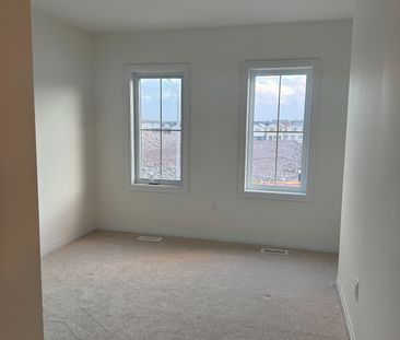 For Lease - 128 Varsity Drive, Welland, Ontario - Photo 6