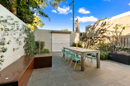 Charming three Bedroom home, only steps from Weekley park - Photo 2