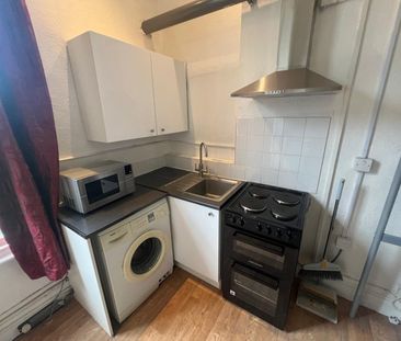 Studio Flat, Walm Lane, NW2 - Photo 2