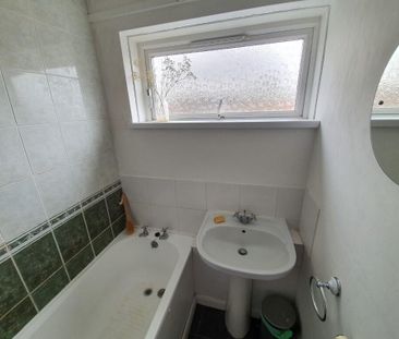 1 bedroom in a flat share to rent - Photo 5