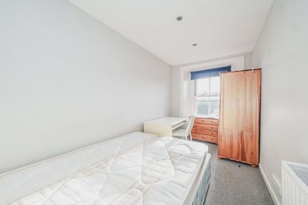 4 bedroom flat to rent - Photo 4