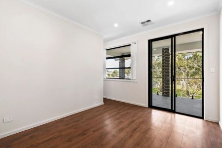 Bright, Modern & Perfectly Located Three Bedroom Home! - Photo 3