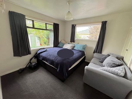 A home with office / study nook in master bedroom - Photo 5