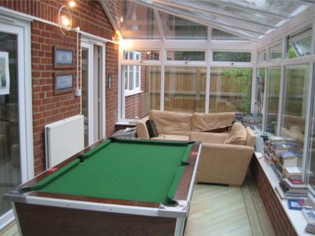 STUDENT 6 BED PROPERTY - THE CROFTS (WITH A POOL TABLE) - Photo 2