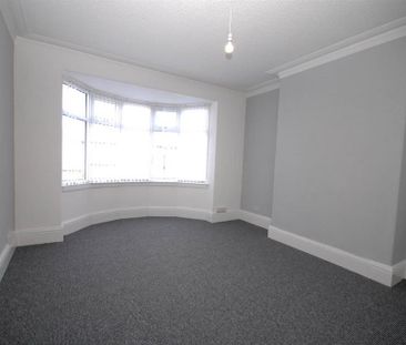 3 bedroom flat to rent - Photo 2