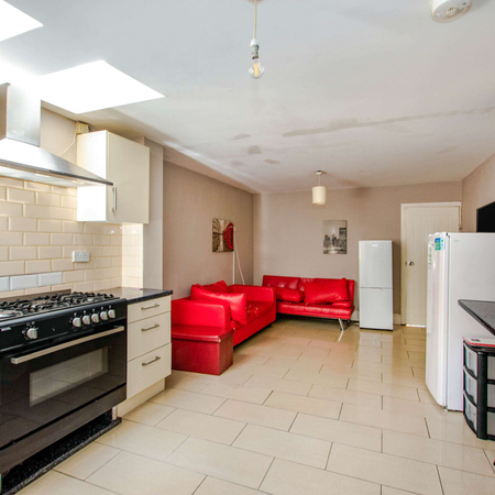 Tiverton Road 216 Room 5 - Photo 3