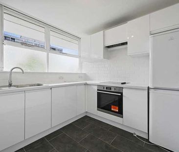 Wilkins House, Churchill Gardens, London, SW1V - Photo 2