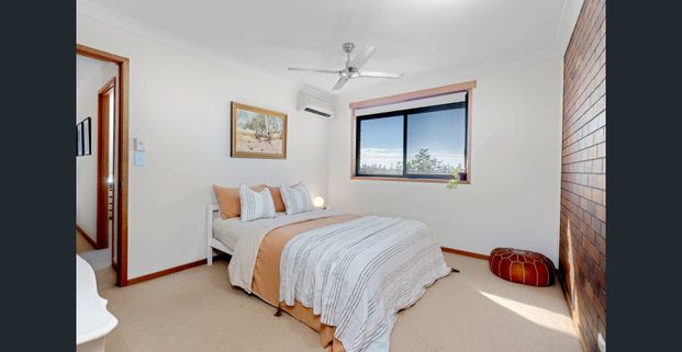 Family Sanctuary with City Skyline Views. - Photo 1