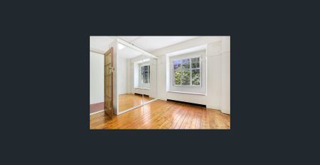 One bedroom with study in the heart of Kings Cross - Photo 3