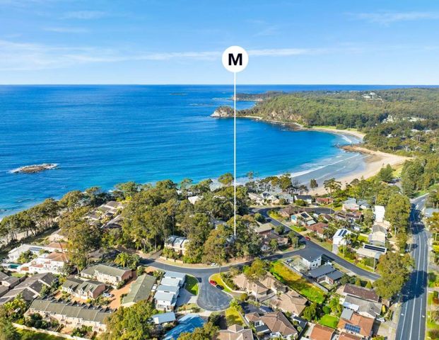 Stunning 3-Bedroom Townhouse in Denhams Beach - Photo 1