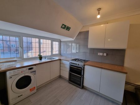 6 Bed Student Accommodation - Photo 3