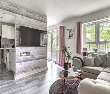 Beaumaris Parade, Balmoral Drive, Frimley, Camberley, GU16 - Photo 1