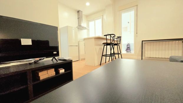 1-bedroom apartment for rent in Embajadores, all bills included - Foto 1