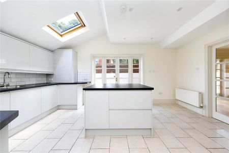 4 bedroom semi-detached house to rent - Photo 2