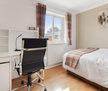 6 bedroom detached house to rent - Photo 2